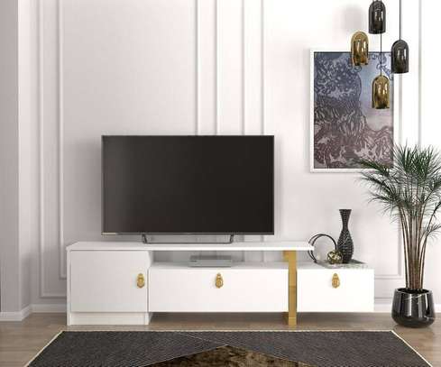TABLE TÉLÉVISEUR ARAMIS STAND WHITE GOLD image 1