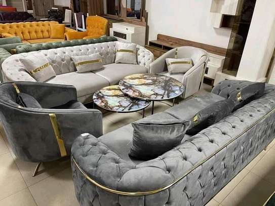 Salon 7 place. image 5