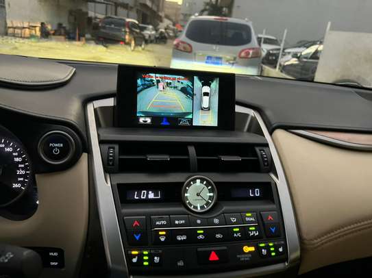 Lexus hybride driver 2014 image 4