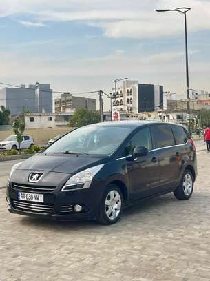 PEUGEOT 5008 année 2013 image 1