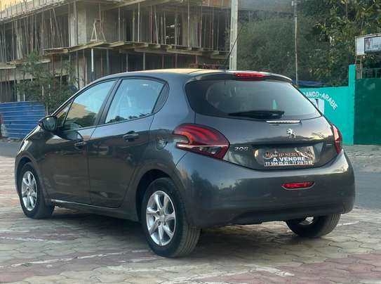 Peugeot 208 image 9