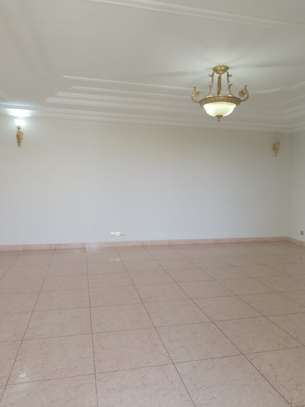 Appartement à louer à Sacré Coeur image 7