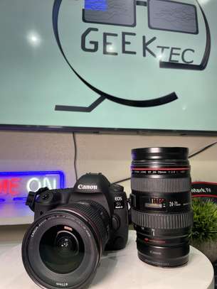 Canon EOS 5D MARK IV image 2