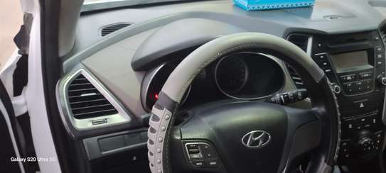 Hyundai Santa Fe 4x4 blanc SUV spacieux image 7