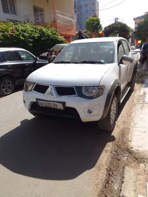 Mitsubishi L200 image 1
