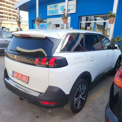 PEUGEOT 5008 image 2