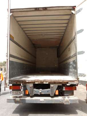 Location camion fourgon poids lourds image 4