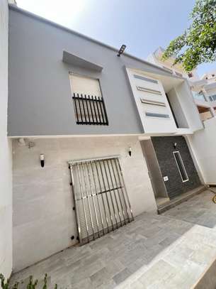 Villa R+2 à louer aux Mamelles image 1