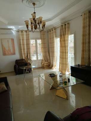 Villa R+2 de 300 m² à louer à stèle Mermoz image 3