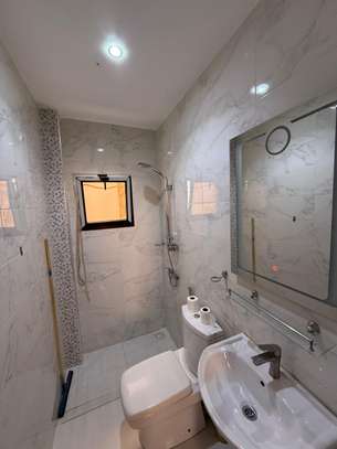Appartement moderne avec climatisation et balcon image 5