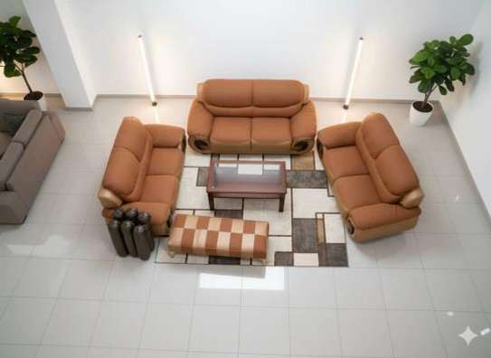 Canape 7 places + 1 tape à bon état image 3