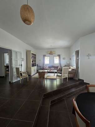 Villa F6 R+1 avec Jardin et Piscine- Cité Africa image 5