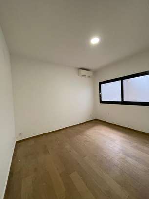 F4 neuf à louer au point e 204 m² image 7