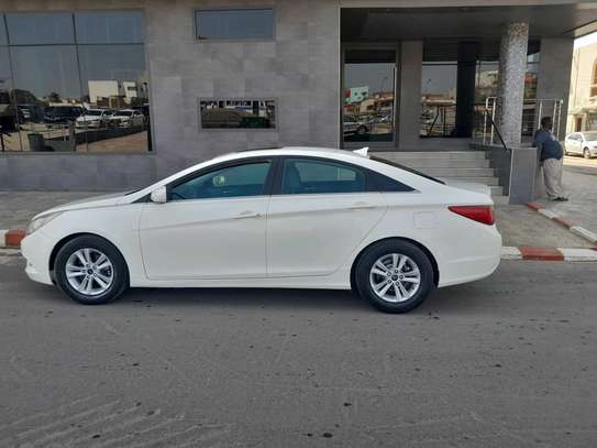 Hyundai sonata image 2
