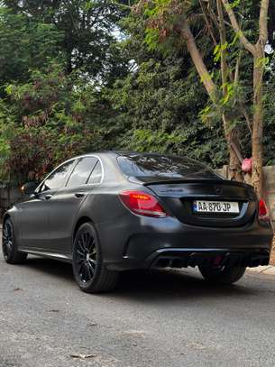Mercedes C300 custom en c63 noir mat design sportif image 12