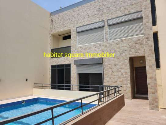Belle villa piscine à vendre Djily Mbaye image 1
