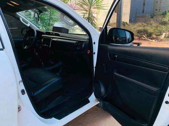Toyota Hilux image 4