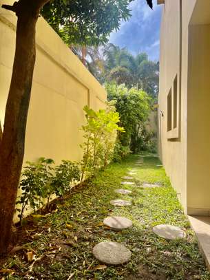 Villa R+1 à louer à Fann Residence image 3