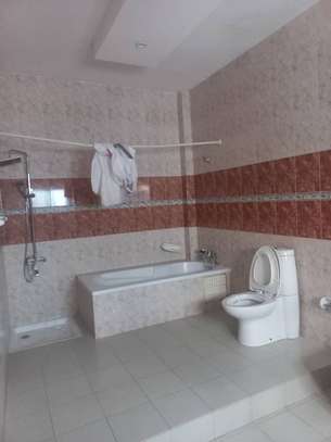 Bel appartement aux almadies ( derrière Philippe Moris ) image 8