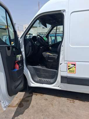 Renault master image 4