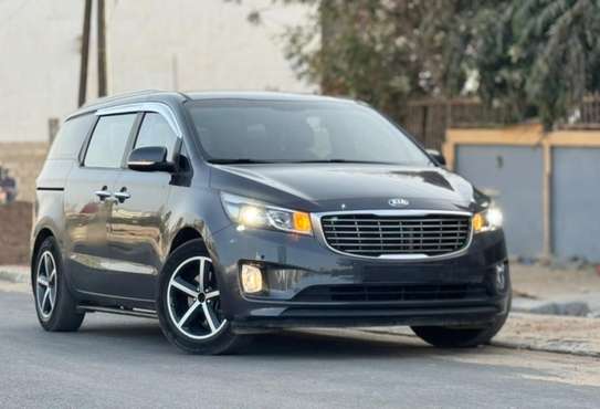 kia carnaval 11place image 2