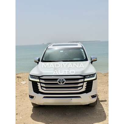 Toyota Land Cruiser 2022 image 2