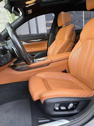 BMW series 740i image 2