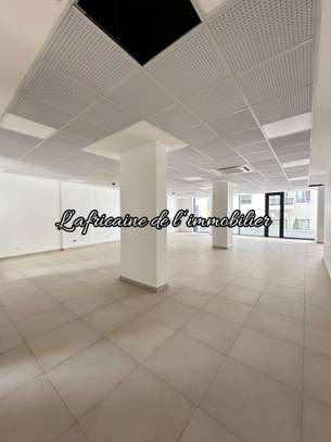 Espace commercial de 1 600 m² à louer sur la VDN image 5