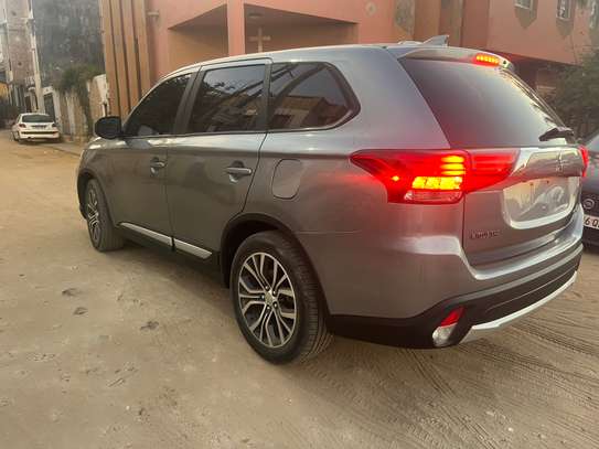 Mitsubishi Outlander image 6