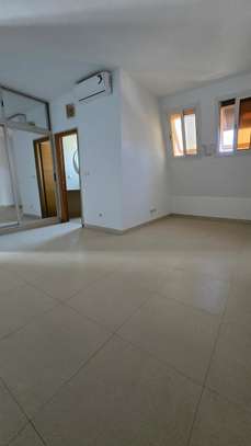 DUPLEX DE 4 CHAMBRES A FANN RÉSIDENCE image 8