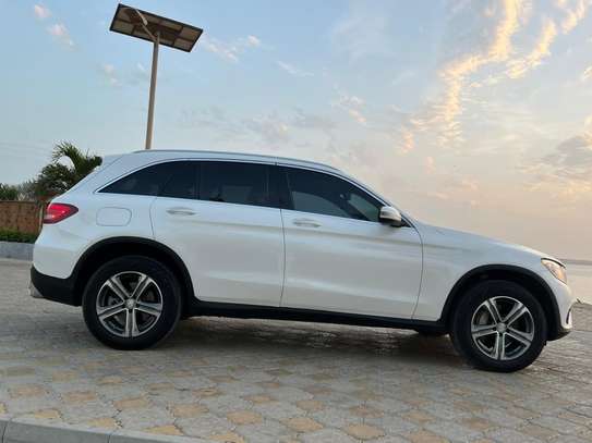 MERCEDEZ BENZ GLC 300 image 10