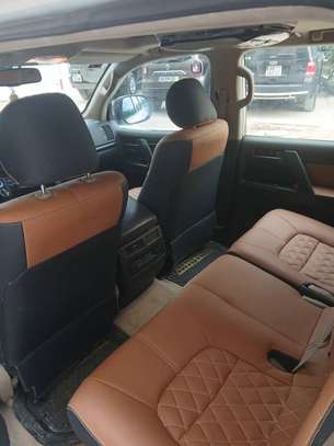 LAND CRUISER image 10