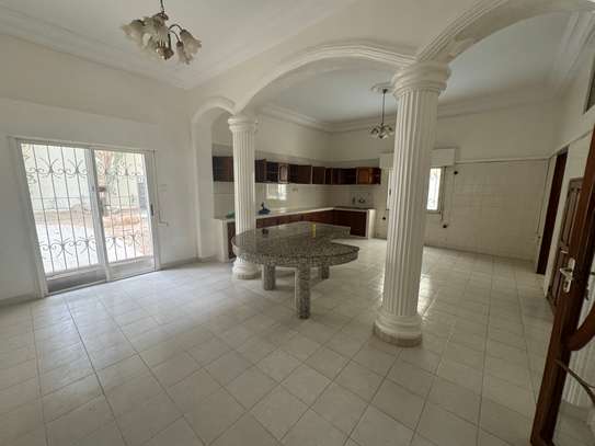 Villa à louer F6 aux almadies image 2