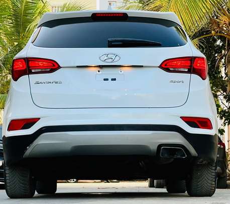 Hyundai Santa Fe SUV 5 portes blanc spacieux image 5