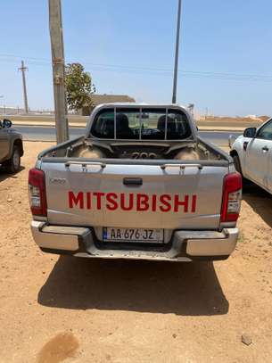 Mitsubishi L200 2022 image 9