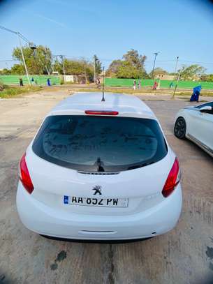 Peugeot 208 image 5