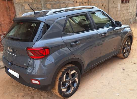 Hyundai Venue 1.6L SUV compact gris métallisé image 1