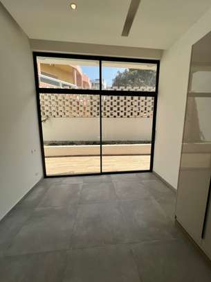 F4 d e225 m² à vendre sur la corniche image 4