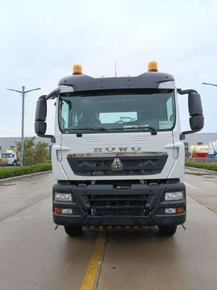 Camion tracteur howo TX image 2