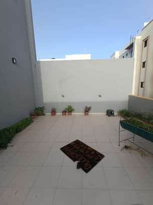 Villa R+2 à vendre à Mbackiyou Faye image 11