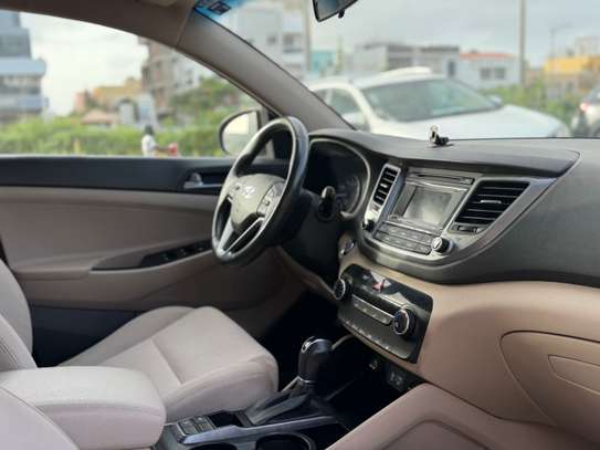 Hyundia Tucson image 11