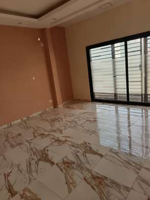 Villa F6 à louer aux Almadies image 15