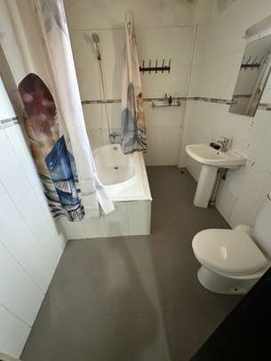 Appartement à louer F3 RÉSIDENCE AXA image 5