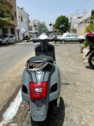 Vespa 250 gts image 4