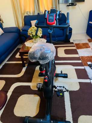 Vélo d'appartement à résistance magnétique image 5