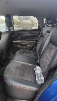 Mitsubishi Outlander image 4