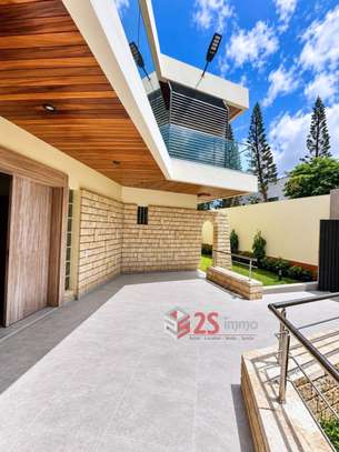 Villa R+1 à louer à Fann Résidence image 5
