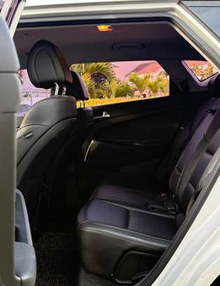 Hyundai teucson image 9