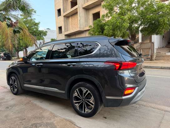 Hyundai Santefe image 4