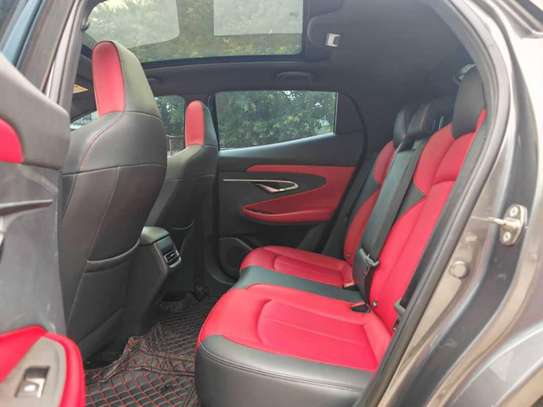 Changan Uni-T SUV compact Gris métallisé Essence image 4